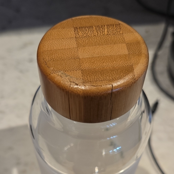 La Mer Silicone & Glass Bottle with Wooden Cap GWP Collectible - Picture 3 of 5